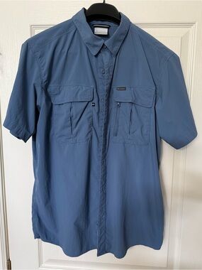 Columbia Men’s Short Sleeved Shirt, Size L, Excellent Condition.